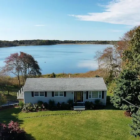 Spectacular Waterfront House Vila